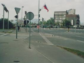 Barikade na nadvozu Celovške ceste čez severno obvoznico v Ljubljani