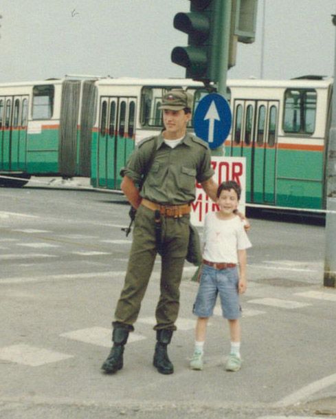                               Vojak, ki nam je prestavljal varnost (junij 1991)