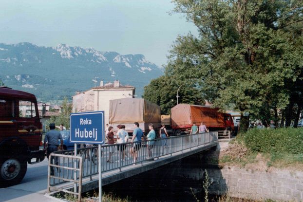 Barikade na mostu Hubelj v Ajdovščini; 26. in 27. junij 1991.